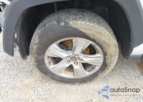 2021 Toyota Rav4 Xle z USA, uszkodzony, nr VIN 2T3W1RFV0MC117594